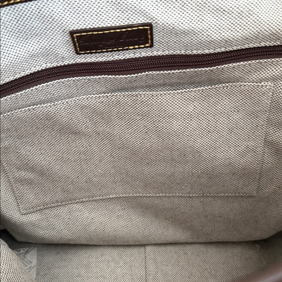 Dooney and Bourke, large Leather Tote Bag and cosmetic case - Picture 15 of 16